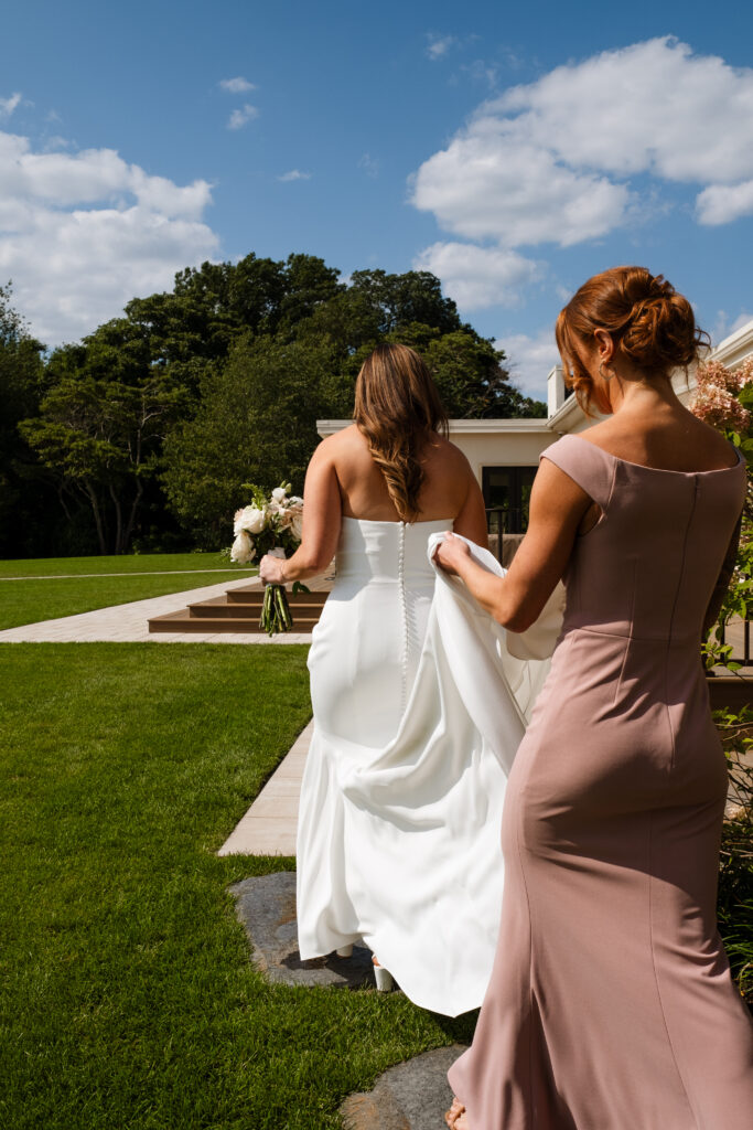 Summer wedding at the Lakehouse wedding venue