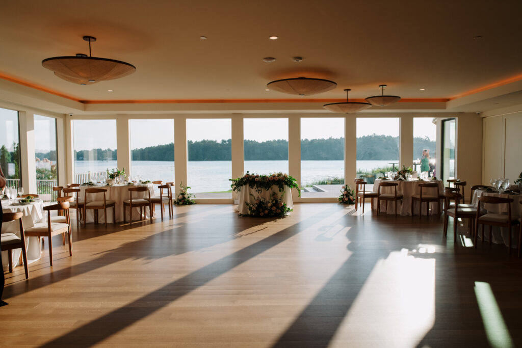 Summer wedding at the Lakehouse wedding venue